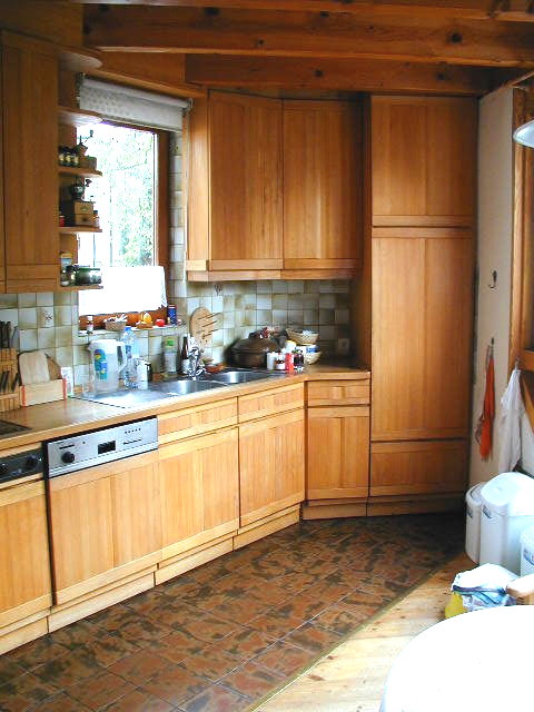 K&uuml;che in unged&auml;mpfter Buche