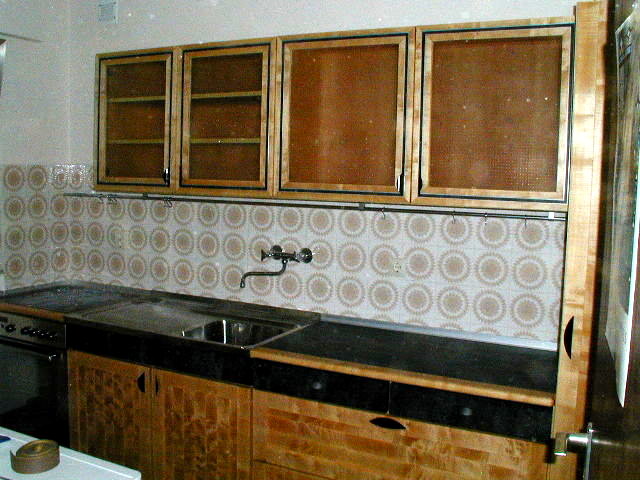 K&uuml;che in Ahorn und Linoleum