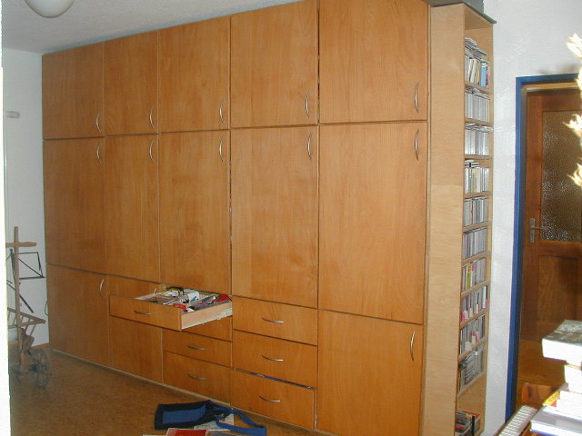 Schrankwand in Buche