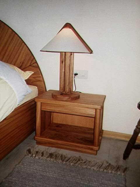 Nachttisch in R&uuml;ster