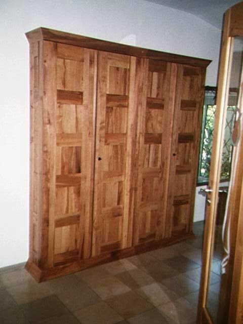 Kleiderschrank in Birne