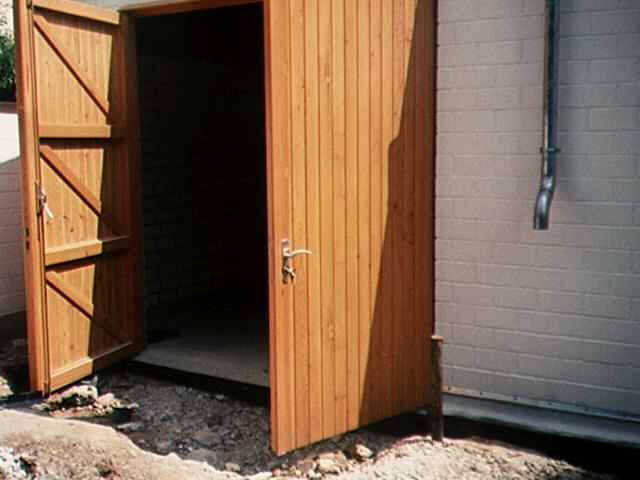 Garagentor in L&auml;rche