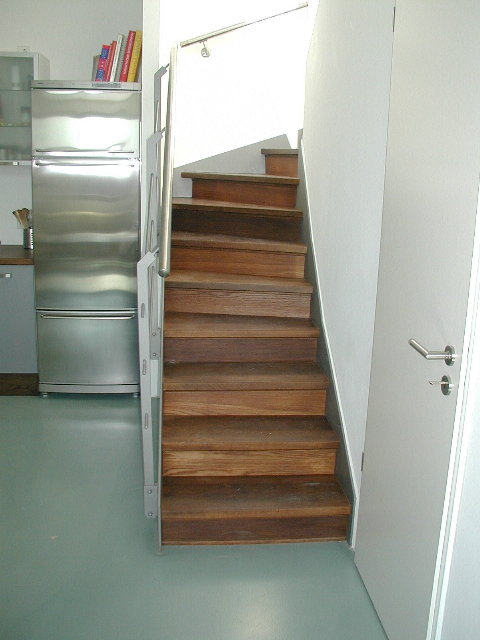 Treppe in Eiche ger&auml;uchert