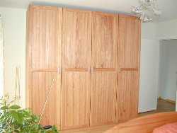 Kleiderschrank