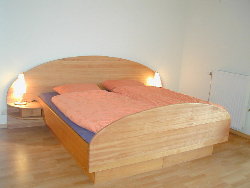 Doppelbett in Buche